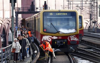 Graffiti Train in Berlin - Photo by Schmierfink030 - ms, thc, zgm