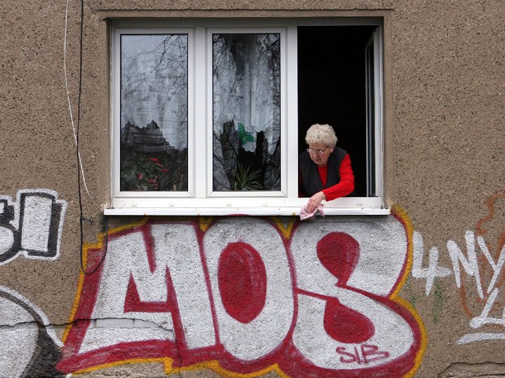 Graffiti Bombing - Photo by Schmierfink030 - mos