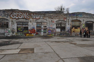 Graffiti Bombing in Berlin - Photo by Schmierfink030 - raw