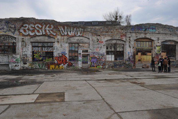 Graffiti Bombing in Berlin - Photo by Schmierfink030 - raw