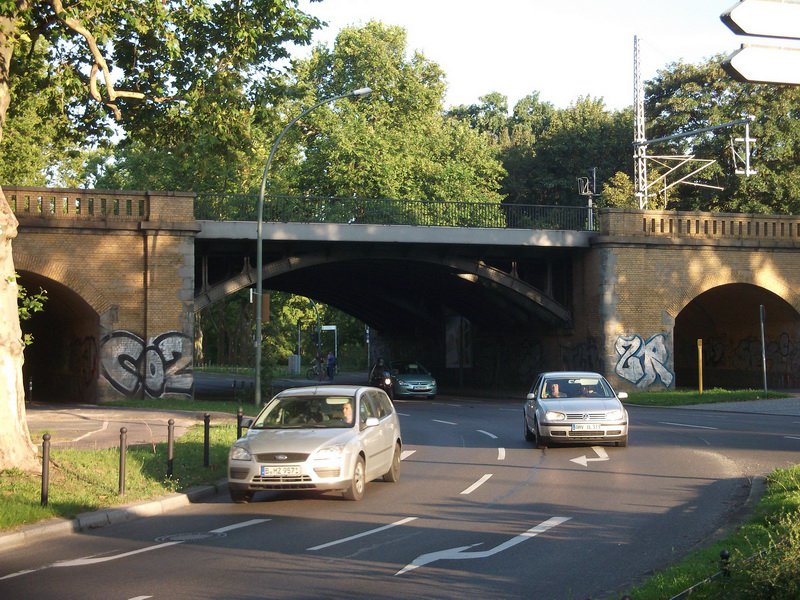 Graffiti Bombing in Berlin - Photo by Schmierfink030 - co2