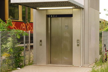 Graffiti Train in Berlin - Photo by Schmierfink030 - tdk, 198