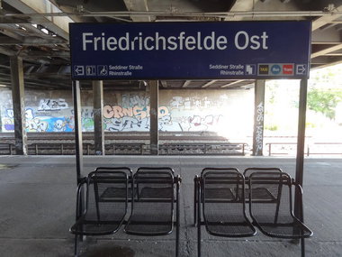 Graffiti Bombing in Berlin - Photo by Schmierfink030 - space, spin, crn