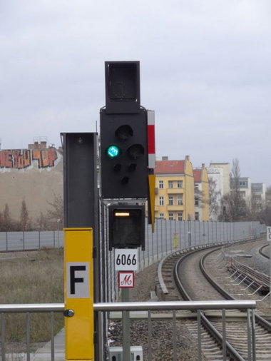 Graffiti Bombing in Berlin - Photo by Schmierfink030 - 1up