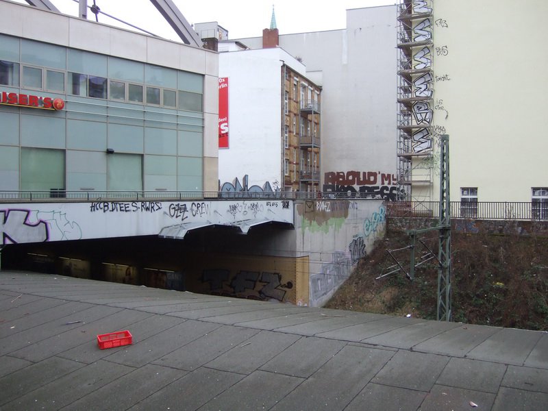 Graffiti Bombing in Berlin - Photo by Schmierfink030 - orion, tfz