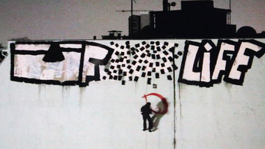 Graffiti Bombing in Berlin - Photo by Schmierfink030 - üf, life