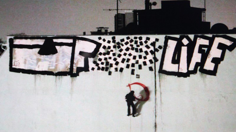 Graffiti Bombing in Berlin - Photo by Schmierfink030 - üf, life