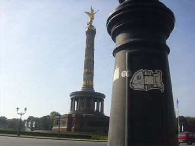 Graffiti Street Art in Berlin - Photo by Schmierfink030 - fish