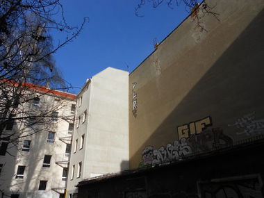 Graffiti Street Art in Berlin - Photo by Schmierfink030 - mugs, kpd, gif