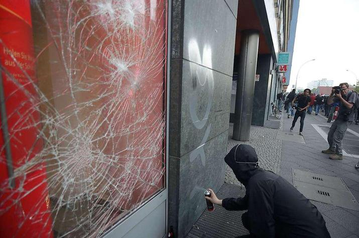 Graffiti Artwork in Berlin - Photo by Schmierfink030 - 1.Mai