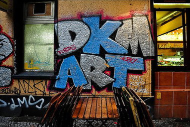 Graffiti Bombing in Berlin - Photo by Schmierfink030 - dkm, art