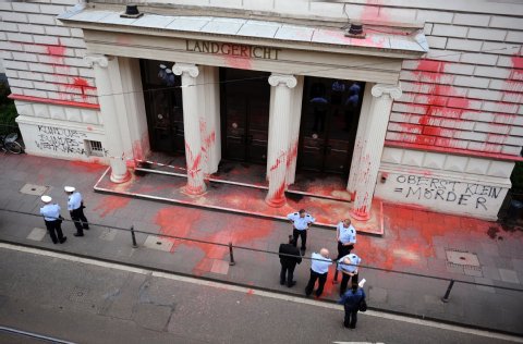 Graffiti Artwork - Photo by Schmierfink030 - blood