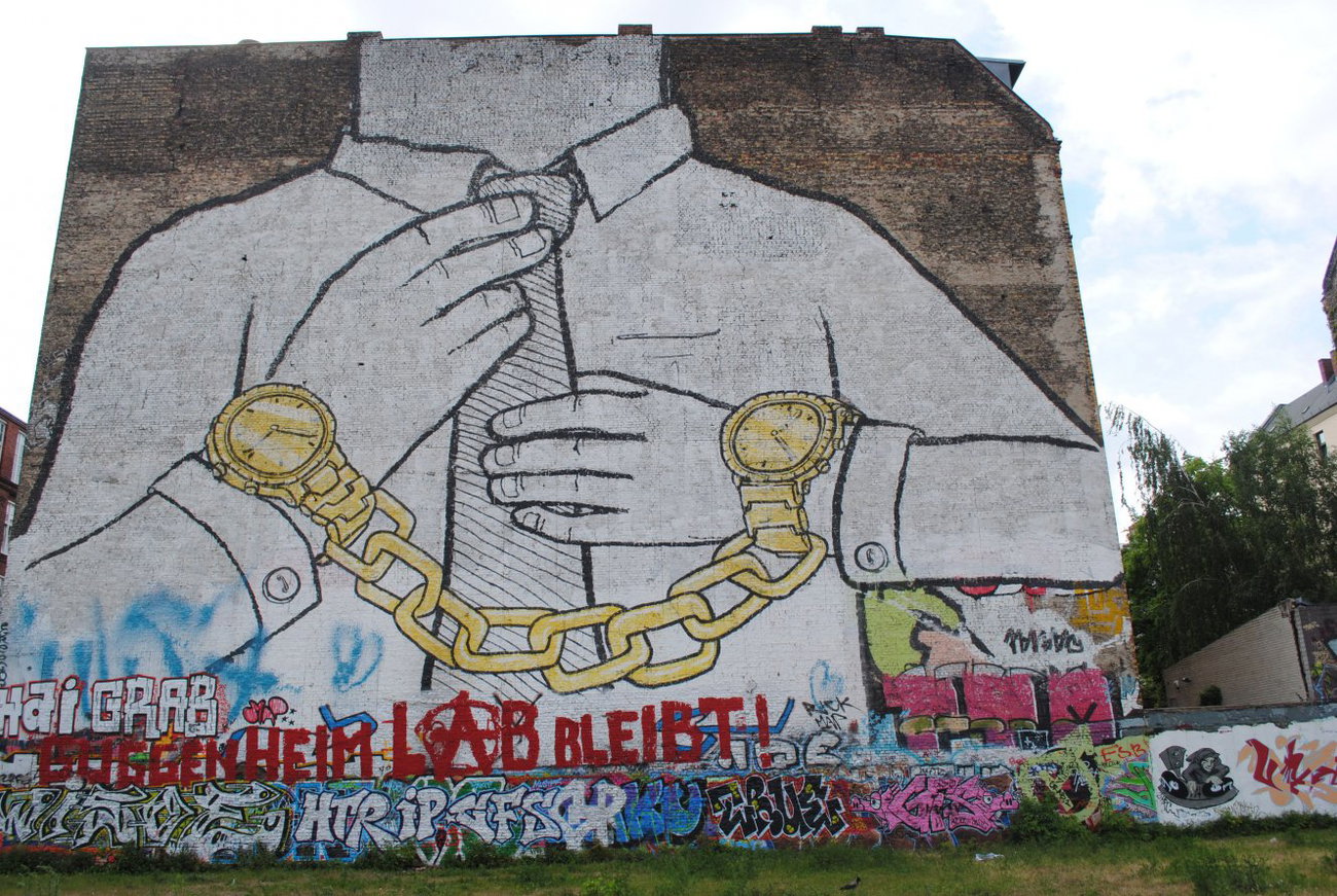 Graffiti Wall in Berlin - Photo by Schmierfink030 - Blu