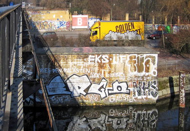Graffiti Bombing in Berlin - Photo by Schmierfink030 - ergo, nhs, ut