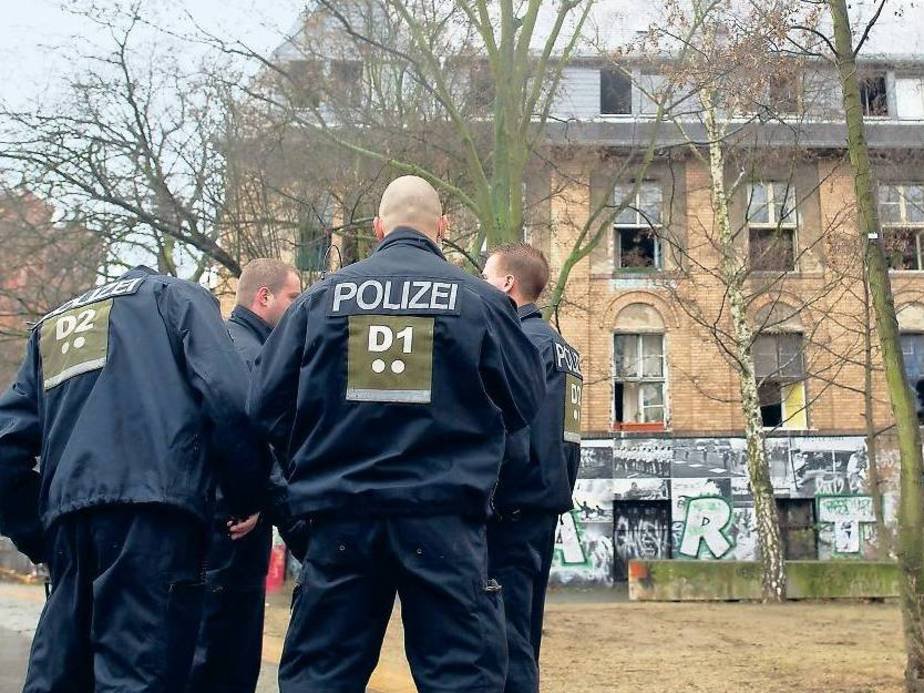 Graffiti Bombing in Berlin - Photo by Schmierfink030 - art