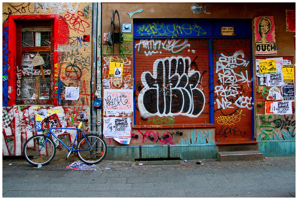Graffiti Bombing in Berlin - Photo by Schmierfink030