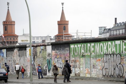 Graffiti Bombing in Berlin - Photo by Schmierfink030 - hams