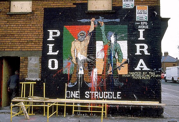 Graffiti Wall - Photo by Schmierfink030 - plo, ira