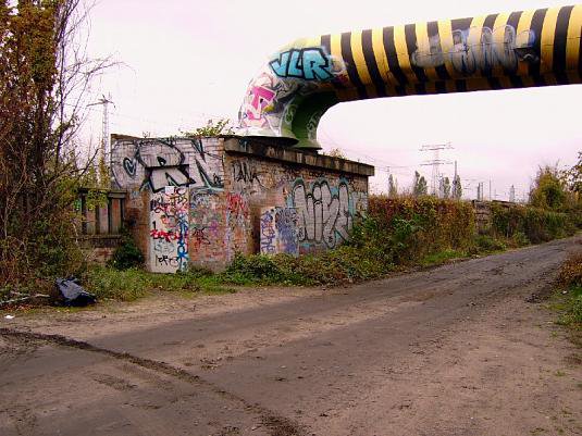Graffiti Bombing in Berlin - Photo by Schmierfink030 - crn, nise, vlr