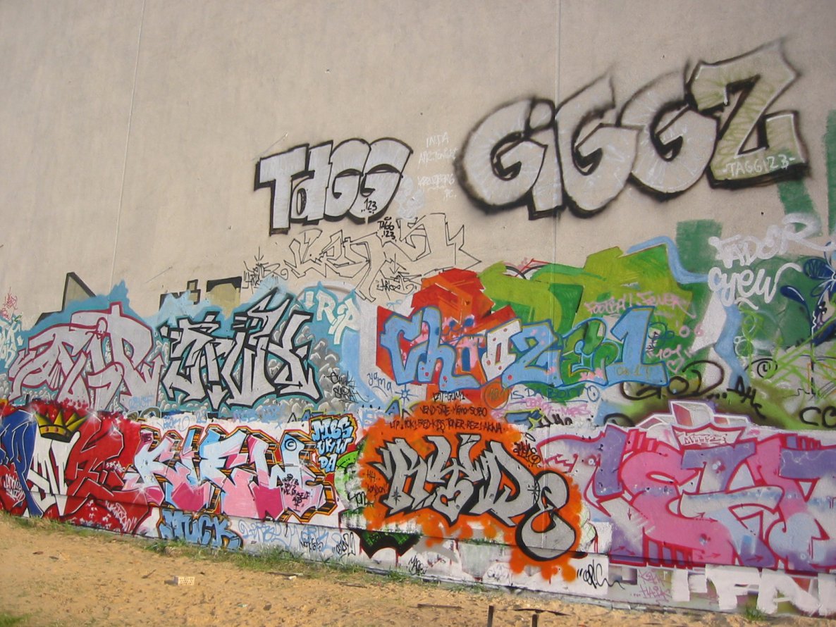 Graffiti Bombing - Photo by Schmierfink030