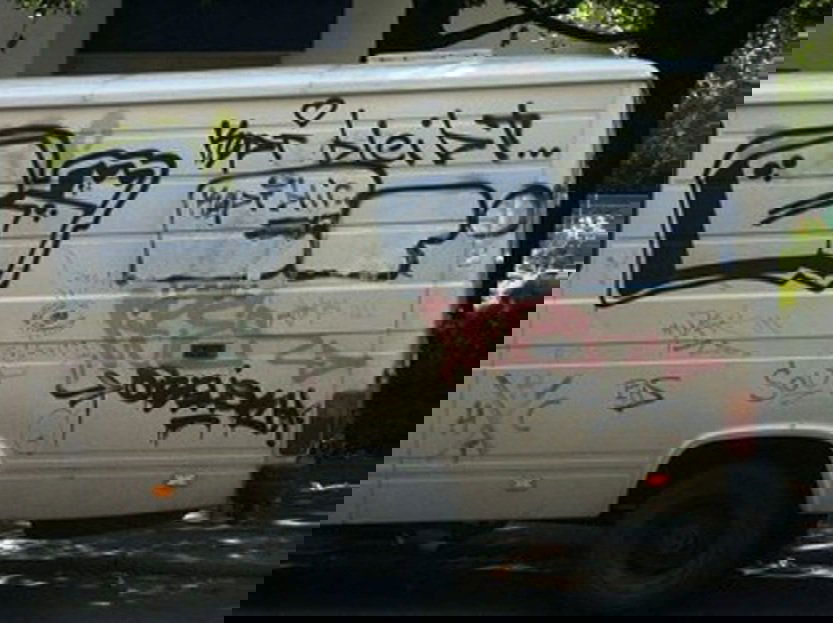 Graffiti Artwork in Berlin - Photo by Schmierfink030 - ei, köpi, bleibt