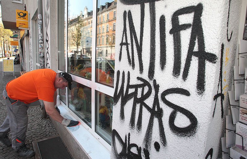Graffiti Artwork in Leipzig - Photo by Schmierfink030 - buff, antifa