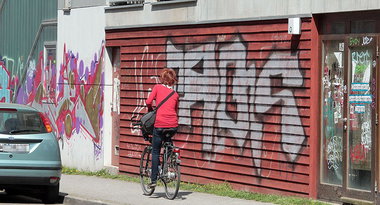 Graffiti Bombing in Leipzig - Photo by Schmierfink030 - giro, faqs