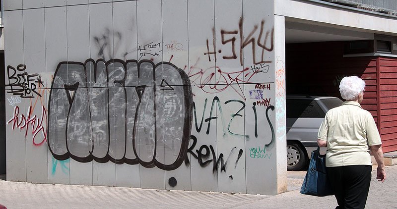 Graffiti Bombing in Leipzig - Photo by Schmierfink030 - mucho