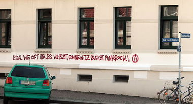 Graffiti Artwork in Leipzig - Photo by Schmierfink030 - EGAL, WIE, OFT