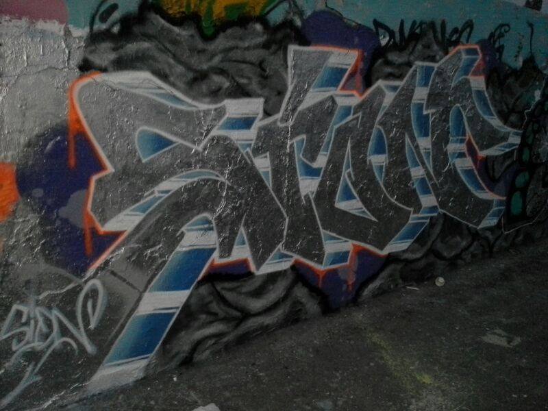Graffiti Bombing in Berlin - Photo by Schmierfink030 - sion