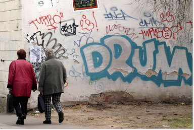 Graffiti Bombing - Photo by Schmierfink030 - drum