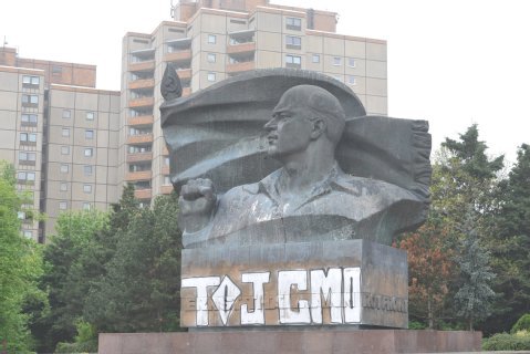 Graffiti Bombing in Berlin - Photo by Schmierfink030 - toy, cmo