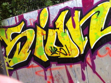 Graffiti Bombing in Berlin - Photo by Schmierfink030 - sion