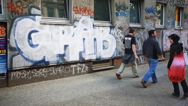 Graffiti Bombing in Berlin - Photo by Schmierfink030 - grab