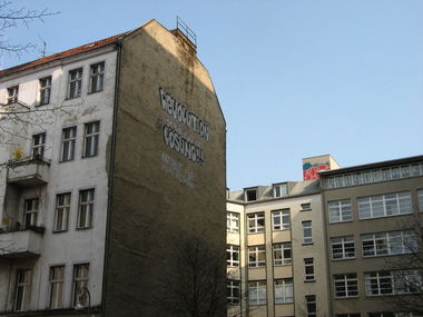 Graffiti Bombing in Berlin - Photo by Schmierfink030 - REVOLUTION