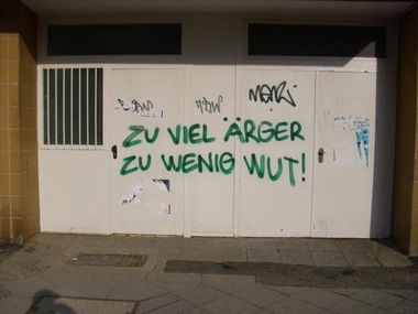 Graffiti Artwork in Berlin - Photo by Schmierfink030 - ZU, VIEL, ÄRGER......