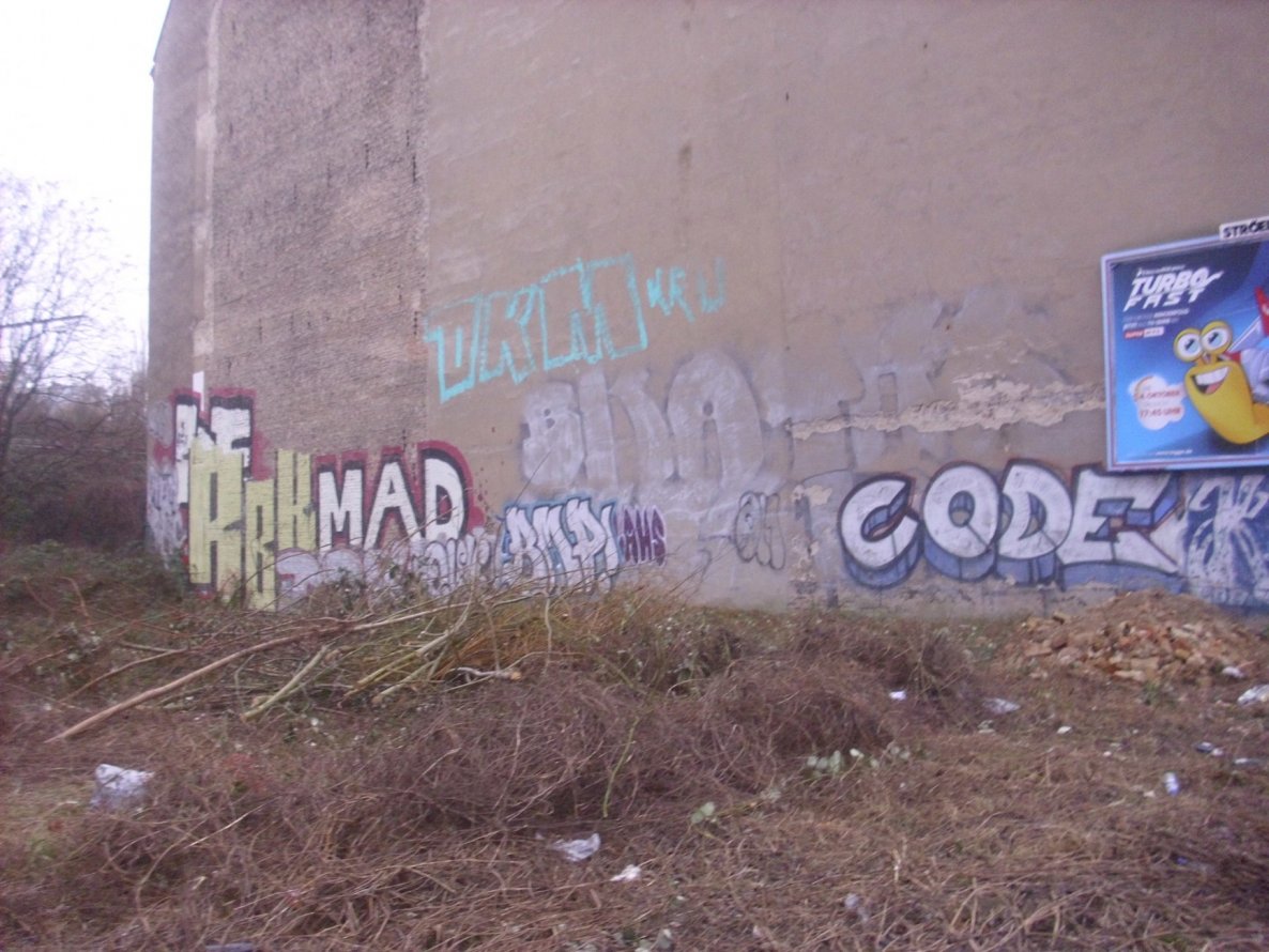 Graffiti Bombing in Berlin - Photo by Schmierfink030 - dkm, rbk, mad