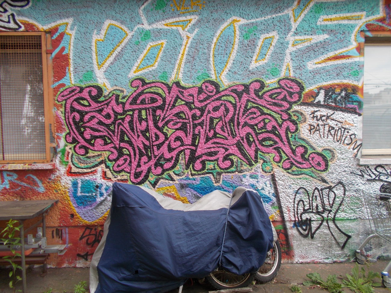 Graffiti Wall in Berlin - Photo by Schmierfink030 - wisoe