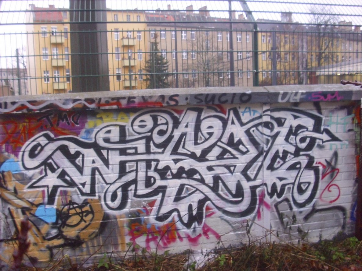Graffiti Wall - Photo by Schmierfink030 - wisoe