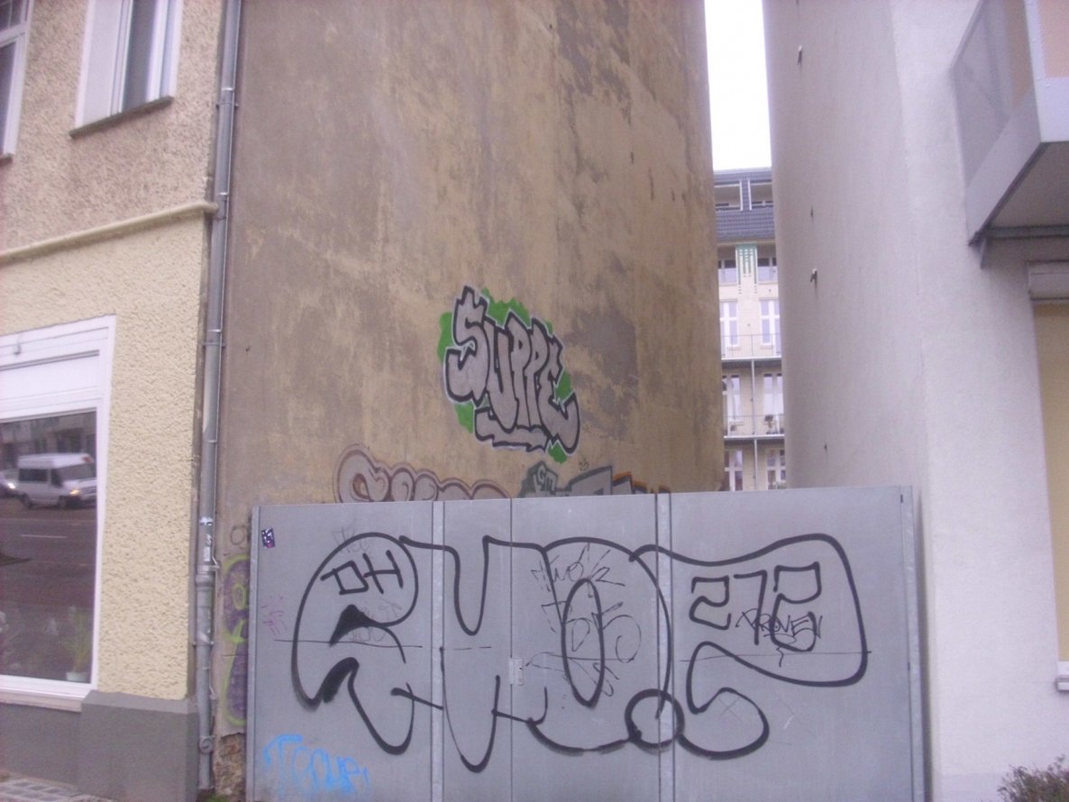Graffiti Bombing in Berlin - Photo by Schmierfink030 - suppe, smoc