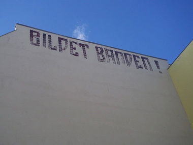 Graffiti Bombing - Photo by Schmierfink030