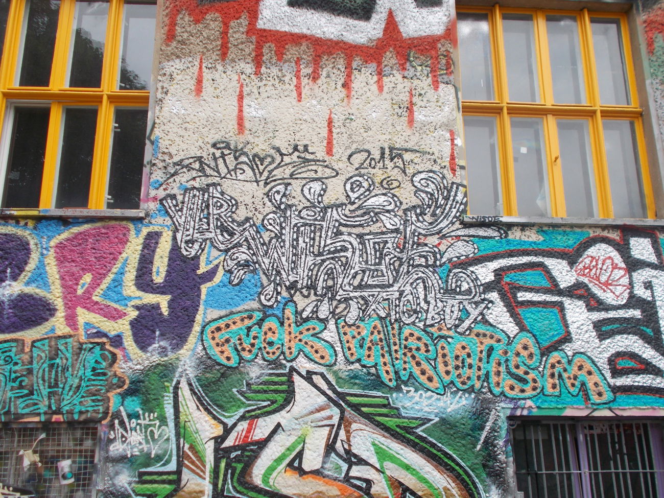 Graffiti Wall in Berlin - Photo by Schmierfink030 - wisoe