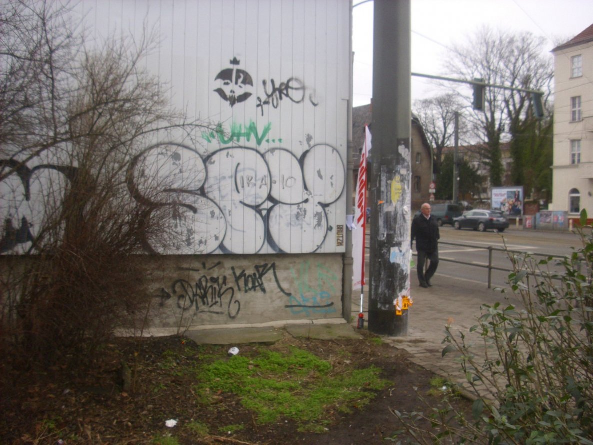 Graffiti Bombing - Photo by Schmierfink030 - spy