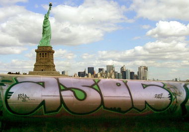 Graffiti Bombing in New York - Photo by Schmierfink030 - asia