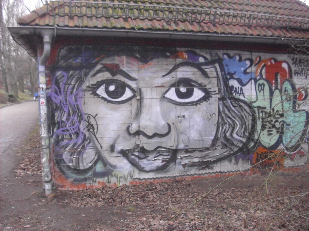 Graffiti Wall - Photo by Schmierfink030 - frau, lake