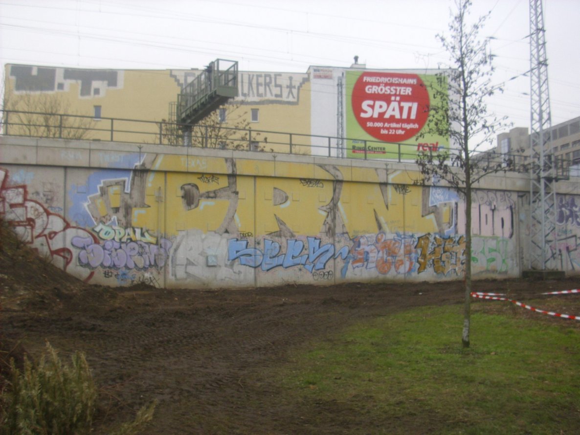 Graffiti Bombing in Berlin - Photo by Schmierfink030 - crn