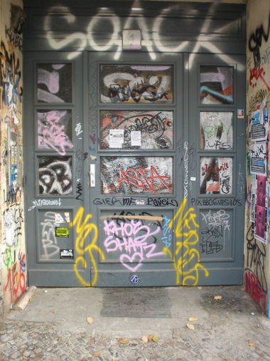 Graffiti Artwork - Photo by Schmierfink030