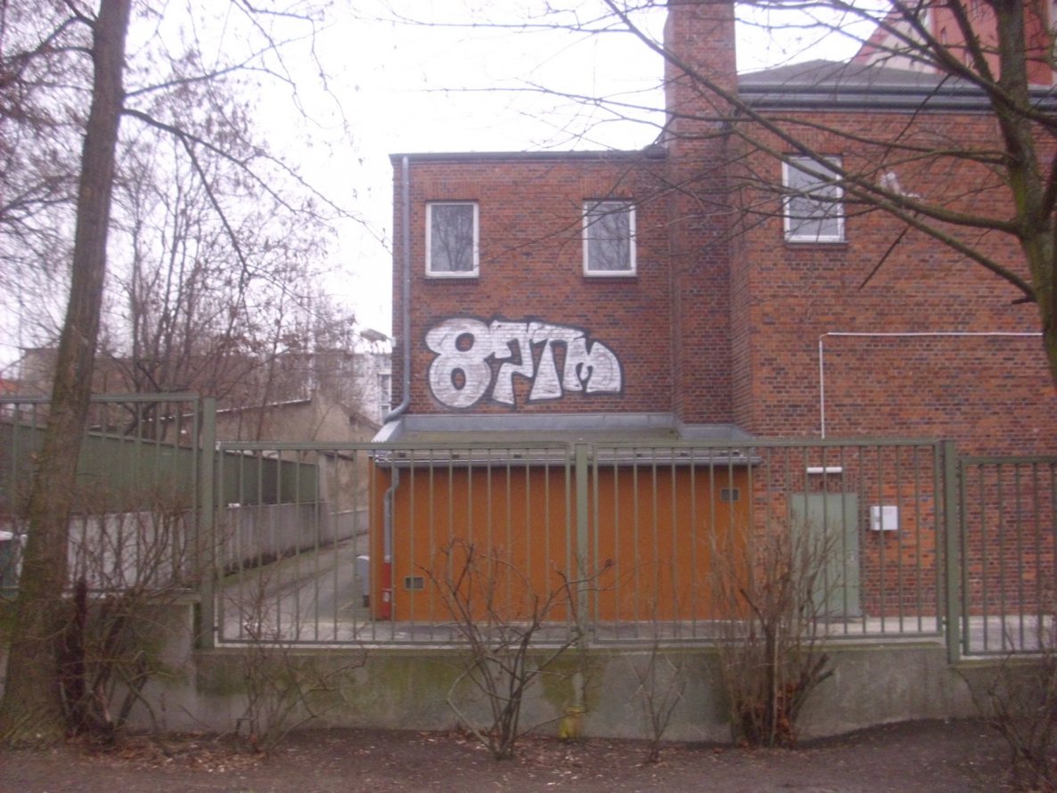 Graffiti Bombing in Berlin - Photo by Schmierfink030 - 87, tm