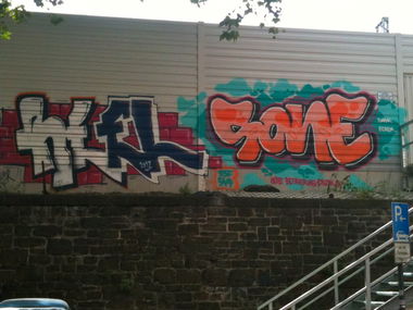 Graffiti Bombing in Köln - Photo by Schokofliege - REEl, SONE
