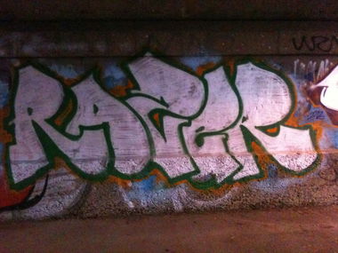 Graffiti Bombing in Köln - Photo by Schokofliege - Rozer